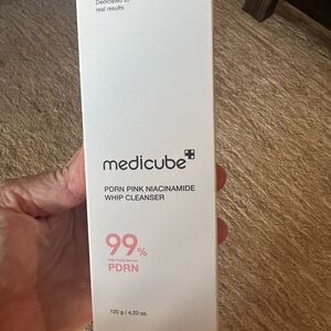 PDRN Pink Niacinamide Whip Cleanser - White